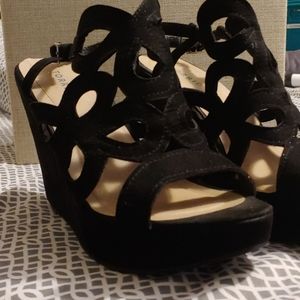 Torrid Black cut out wedges size 11